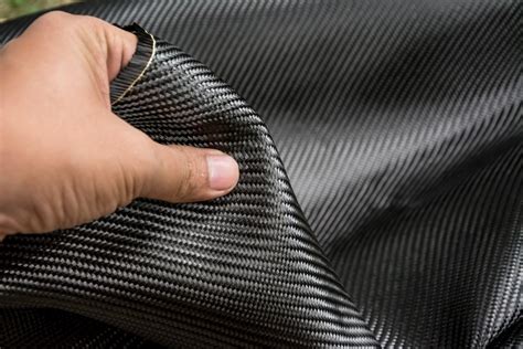  Kevlar: Den Utmärkta Kompositmaterialet för Skyddsutrustning och Höghållfasta Strukturdelar